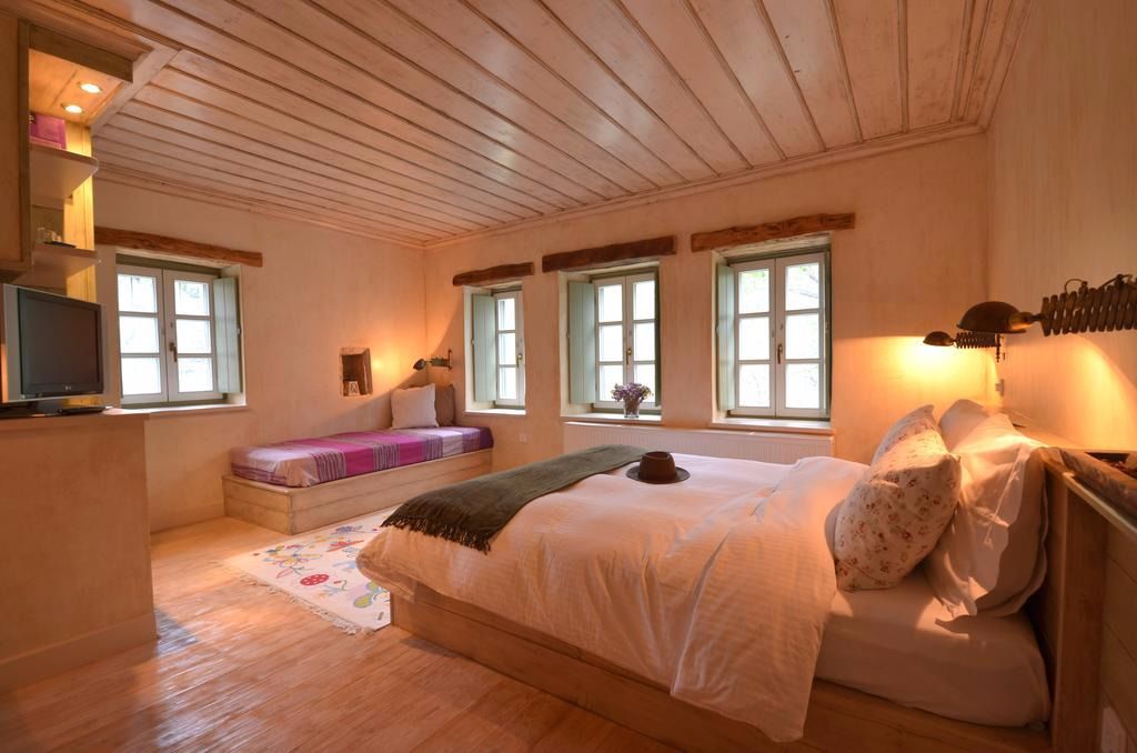 高級雙人房 | 客房內保險箱、書桌、隔音、熨斗/熨衣板