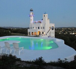 Outdoor pool, sun loungers - El Faro de Carpier (Comuna Estancia Vieja)