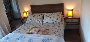 디럭스 더블룸 | 책상, 무료 WiFi, 침대 시트