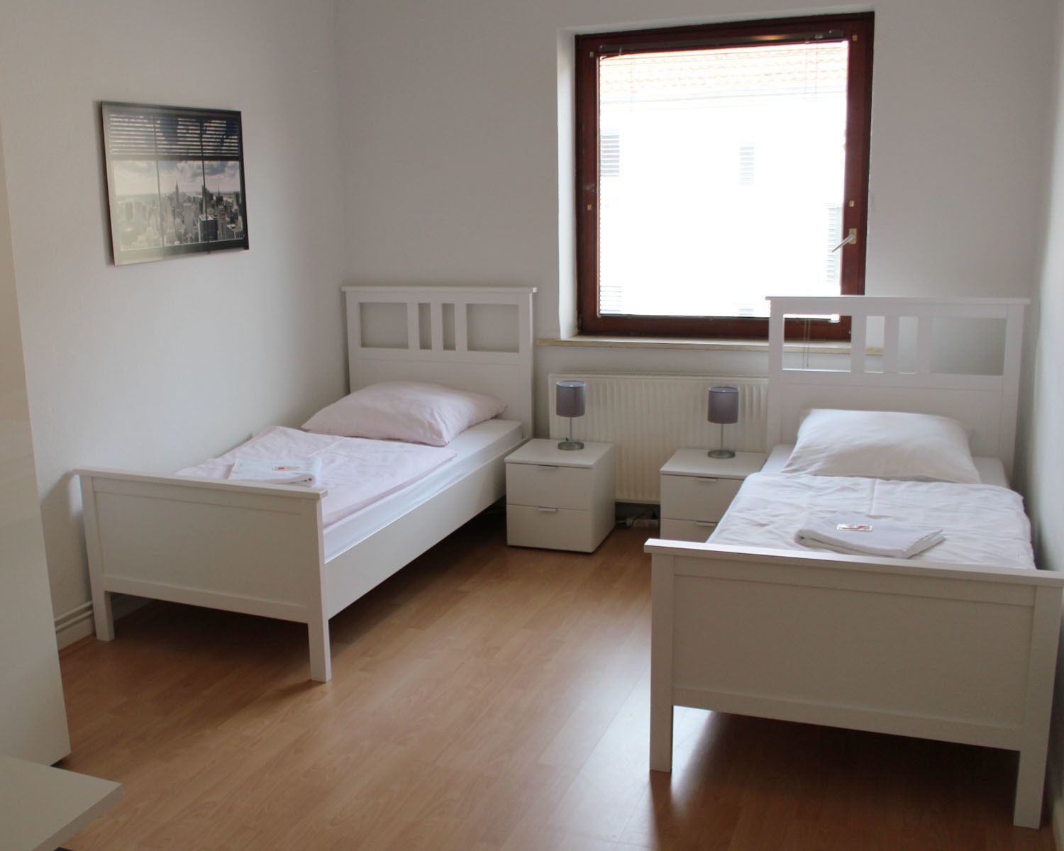 Apartamento básico, 2 quartos | Escrivaninha, ferros/tábuas de passar roupa, Wi-Fi de cortesia
