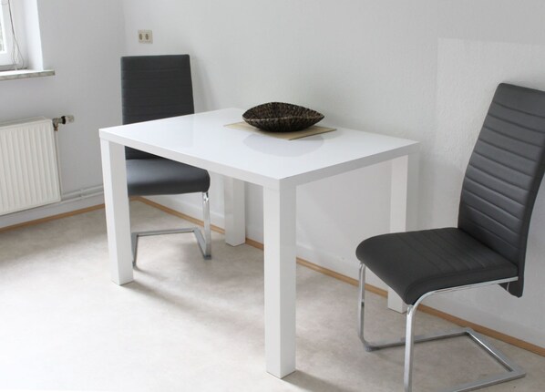 Leilighet – basic, 2 soverom | Spiseområde på rommet