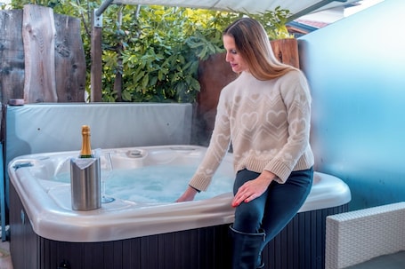 King Deluxe with Exclusive SPA Hot Spring | Private spa tub