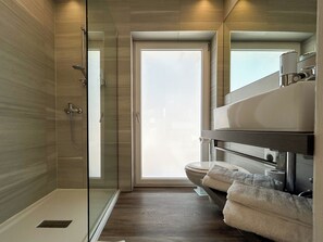 Shower, rainfall showerhead, designer toiletries, hair dryer - Casa da Carmen Boutique & Private Spa (Mezzolombardo)