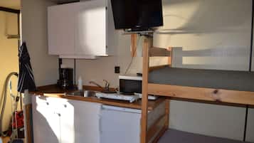 Cabaña (Self-Catering 15 m2) | Cocineta privada | Refrigerador