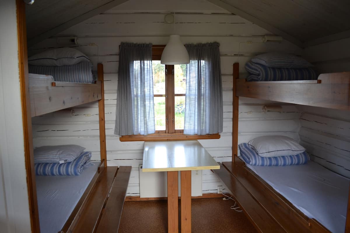 Eenvoudig huisje (Camping) | 1 slaapkamer, een strijkplank/strijkijzer, gratis wifi