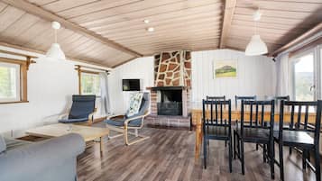 Cabin (6 beds) | Iron/ironing board, free WiFi