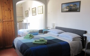 Apartment | Premium bedding, down duvets, iron/ironing board, free WiFi - Appartamento Duomo (Florence)