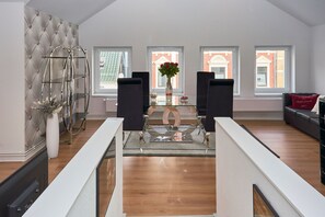 Penthouse Deluxe, cuisine