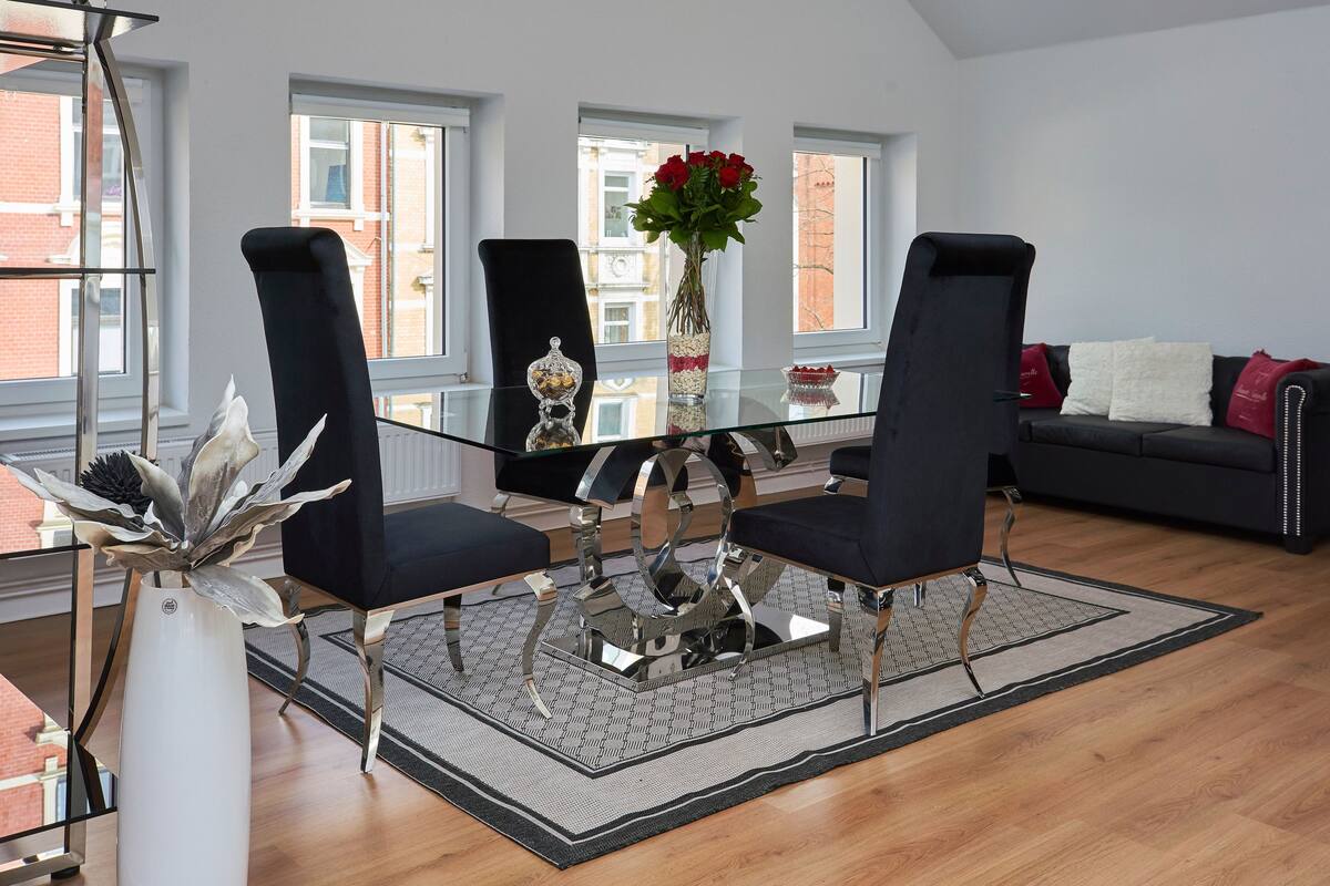 Deluxe Penthouse, Kitchen | 1 bedroom, desk, iron/ironing board, cots/infant beds