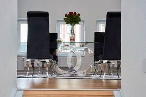 Penthouse Deluxe, cuisine