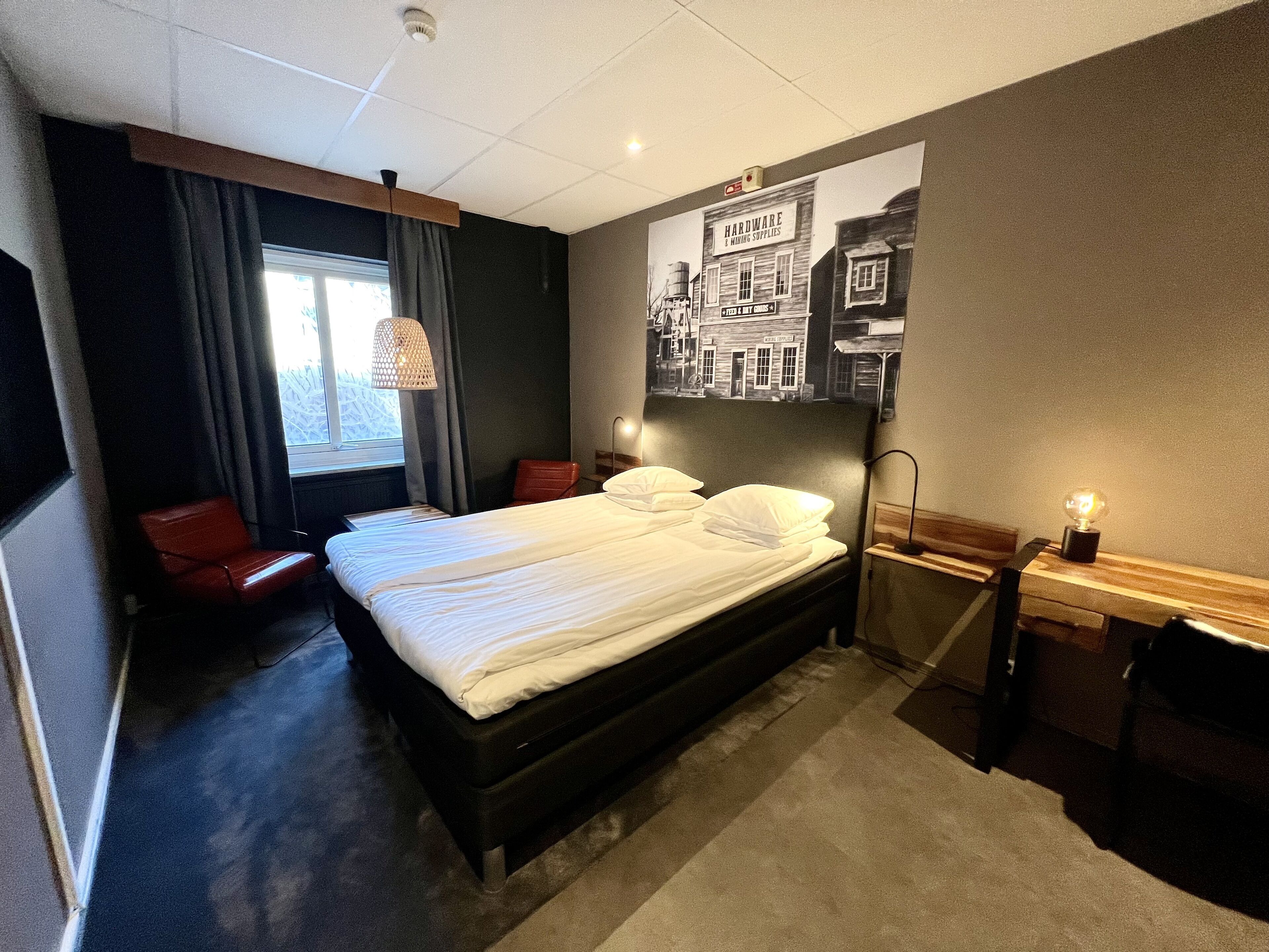 standard double room | desk, blackout curtains, soundproofing, free wifi