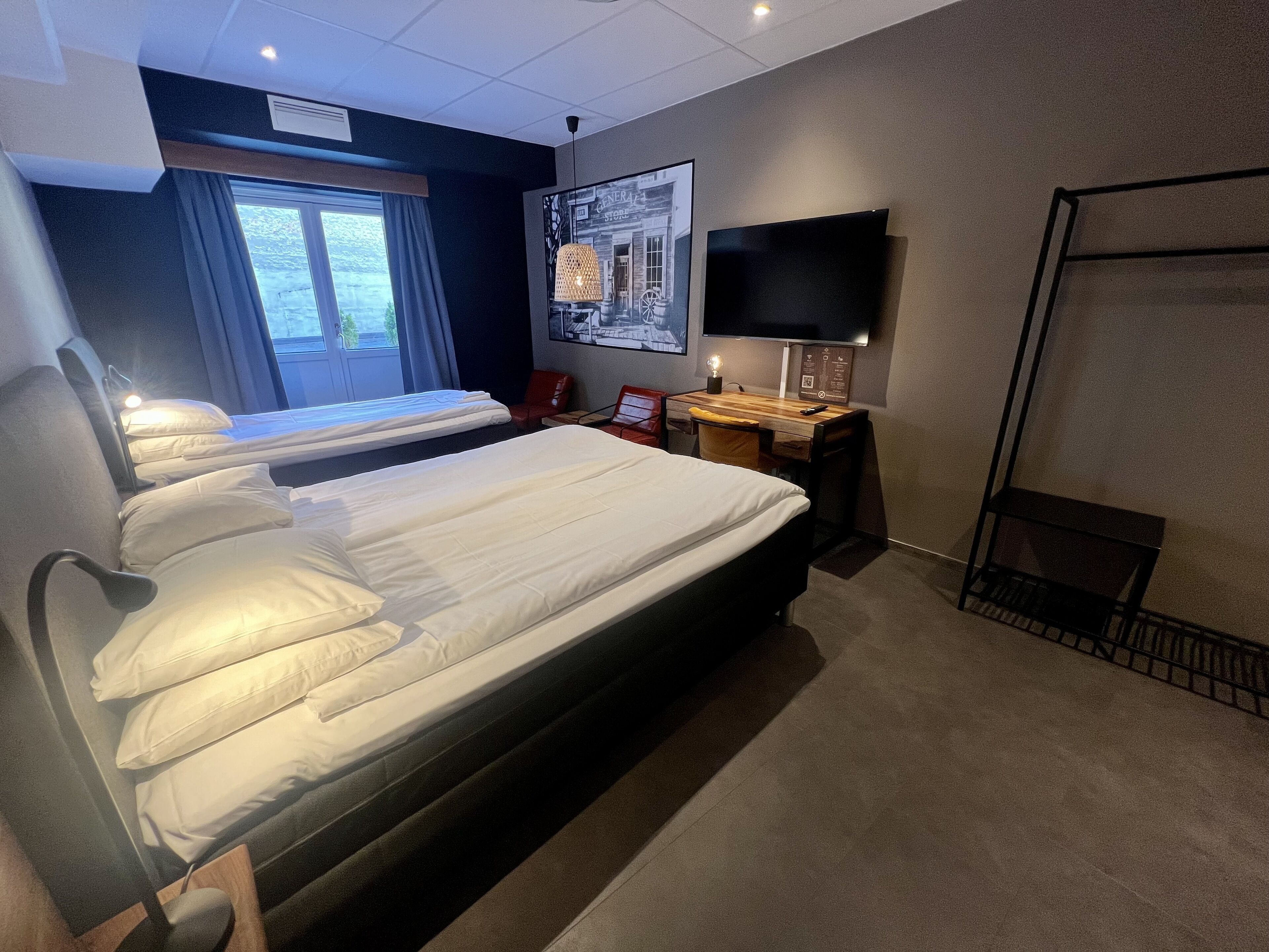 standard triple room | desk, blackout curtains, soundproofing, free wifi