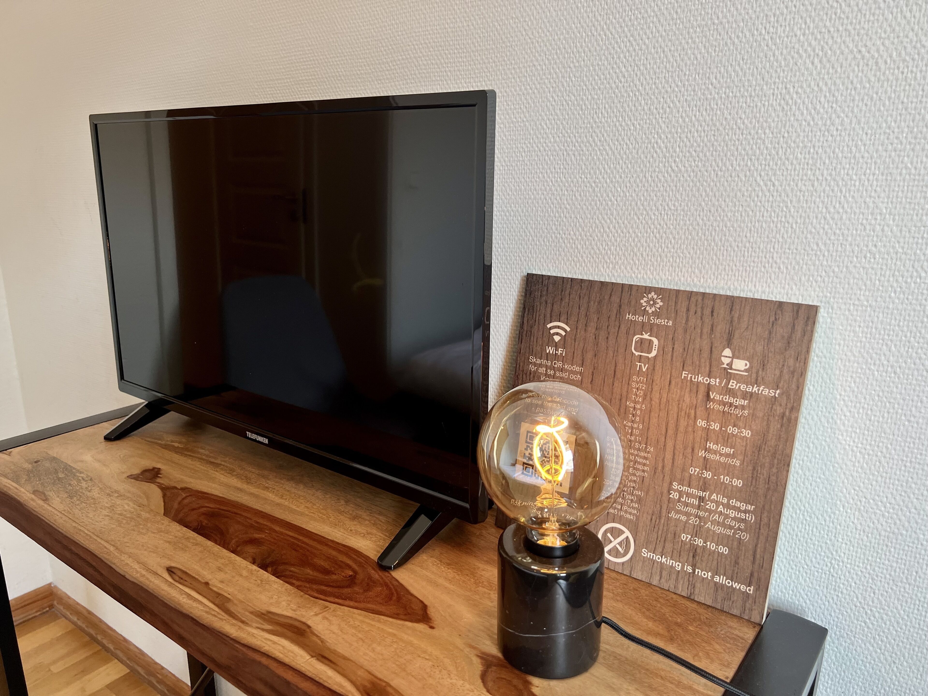 desk, blackout curtains, soundproofing, free wifi