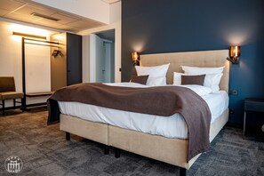Premium bedding, in-room safe, desk, blackout drapes