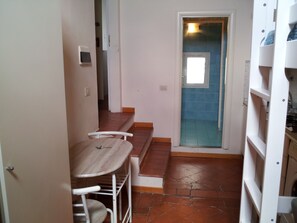 Studio | Wohnbereich | Flachbildfernseher