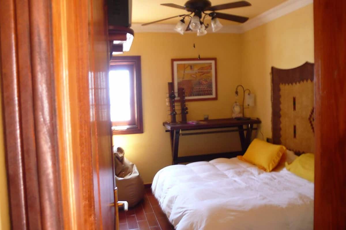 Apartamento | Sistema de insonorización, cunas gratuitas, wifi gratis y ropa de cama