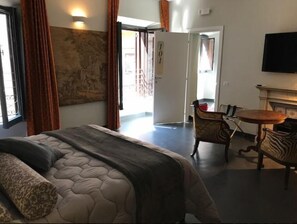 Deluxe Double Room | Premium bedding, minibar, in-room safe, soundproofing