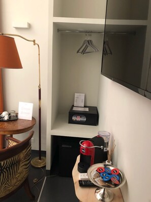 Habitación con 2 camas individuales, 2 camas individuales | Caja de seguridad