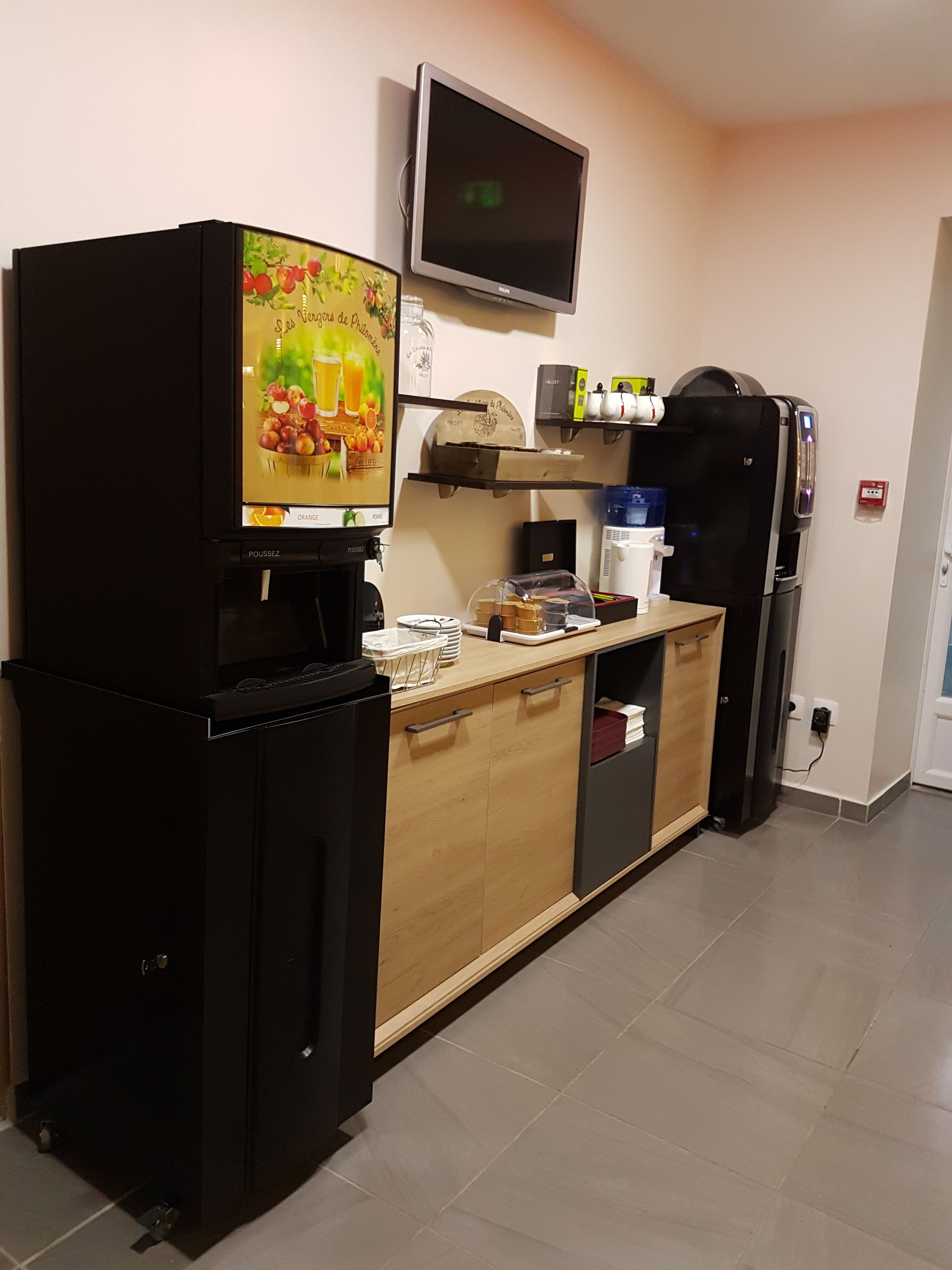 daily buffet breakfast (eur 9 per person)