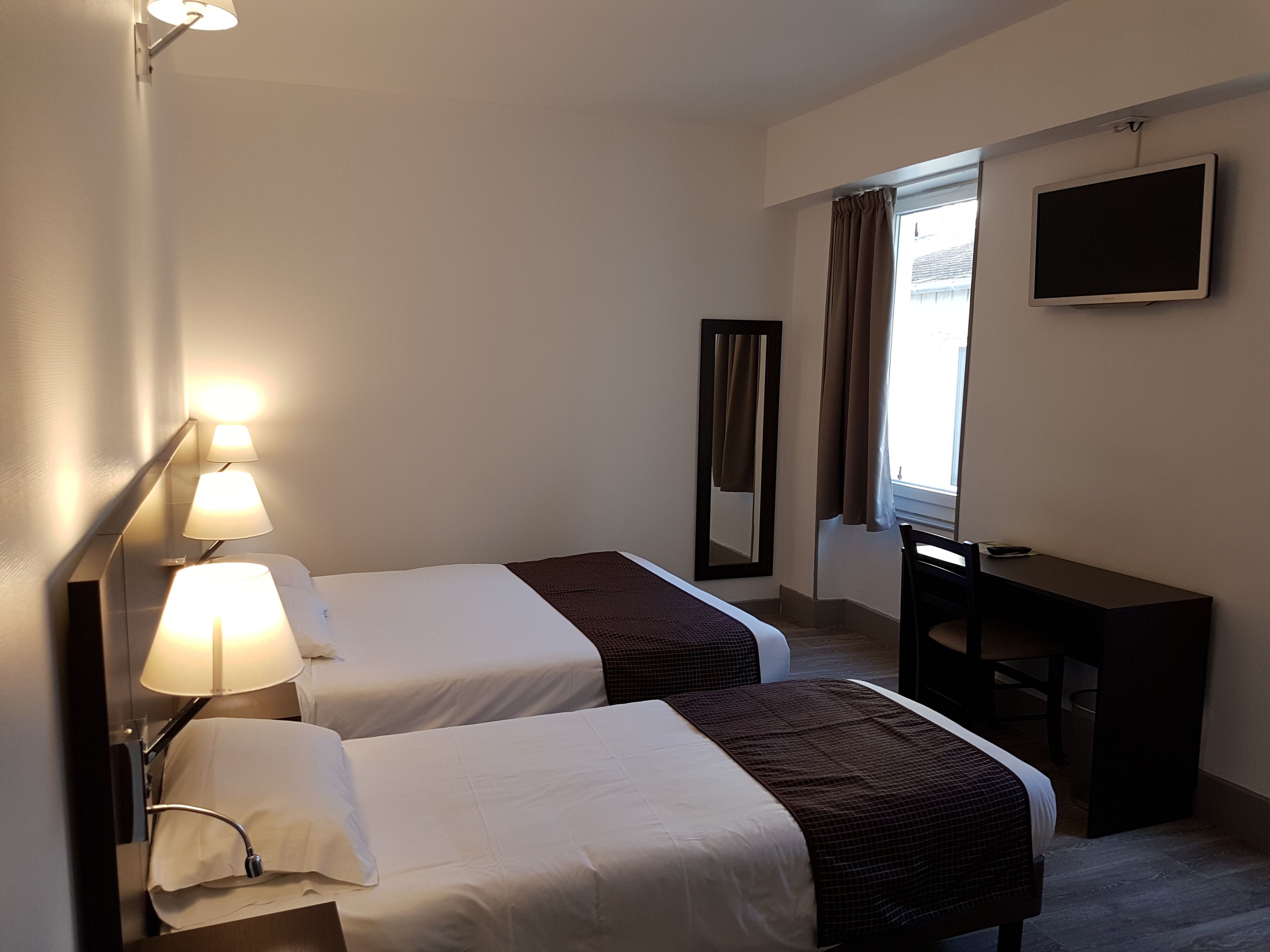 triple room | down duvets, pillow-top beds, desk, iron/ironing board