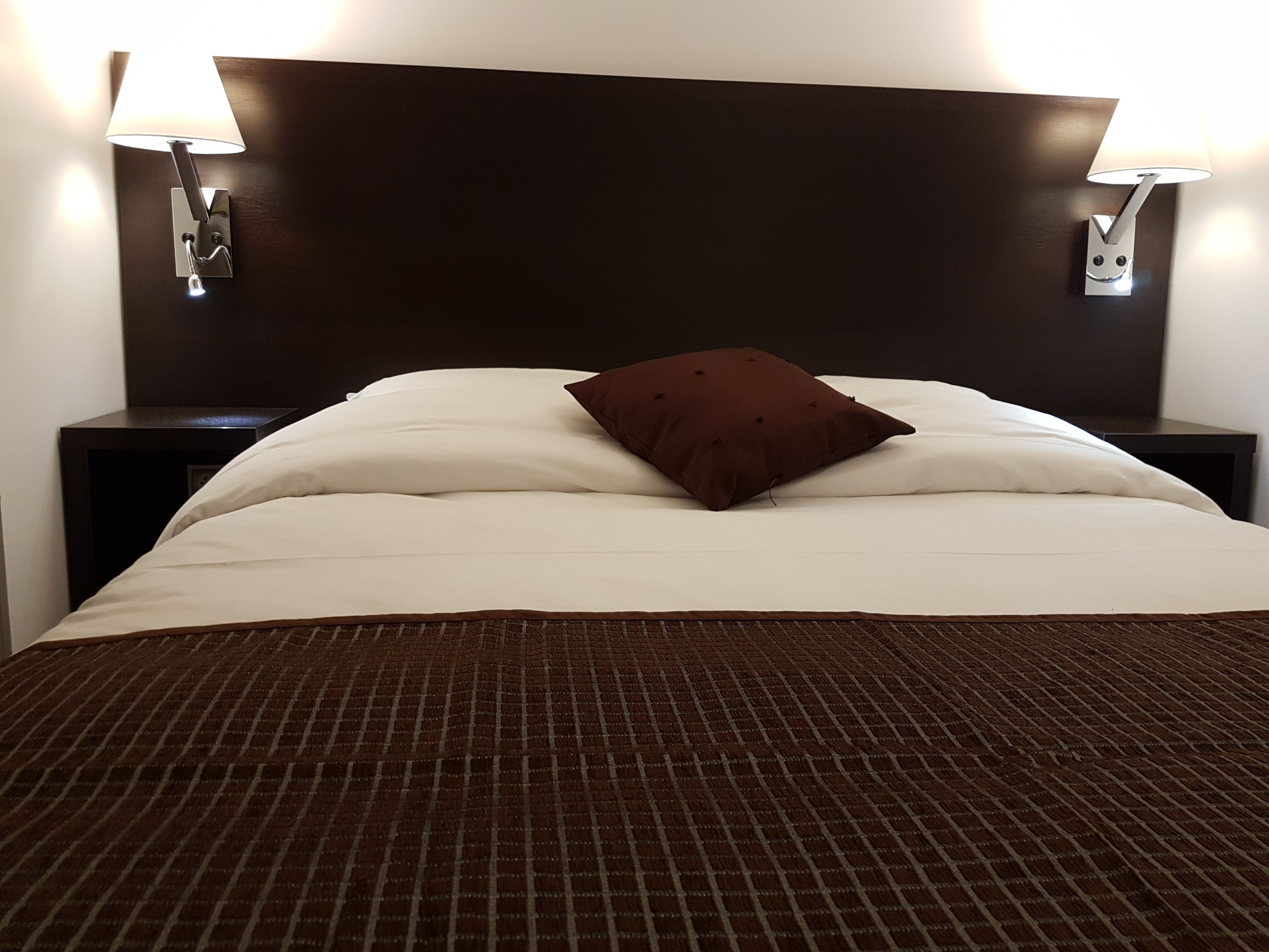 double or twin room | down duvets, pillow-top beds, desk, iron/ironing board