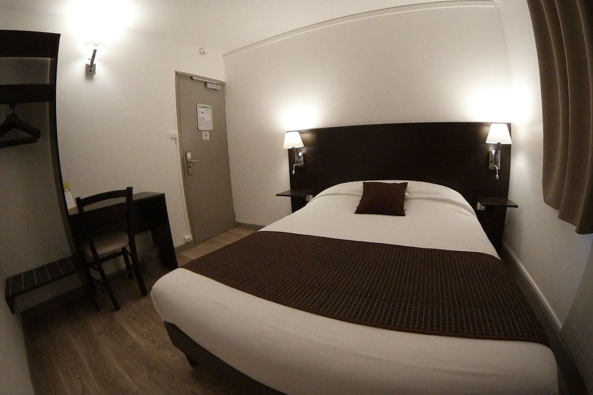 double or twin room | down duvets, pillow-top beds, desk, iron/ironing board