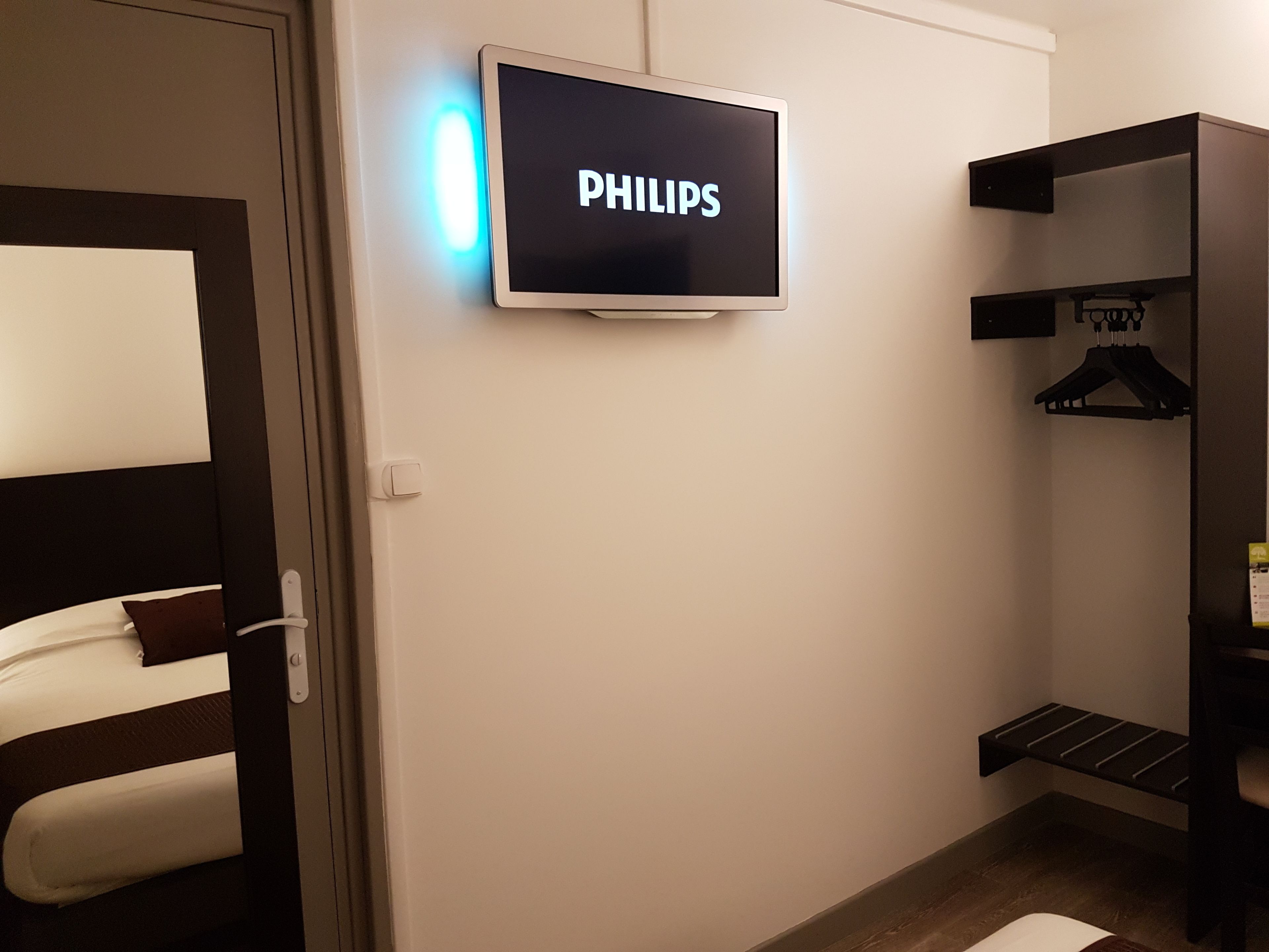 double or twin room | down duvets, pillow-top beds, desk, iron/ironing board