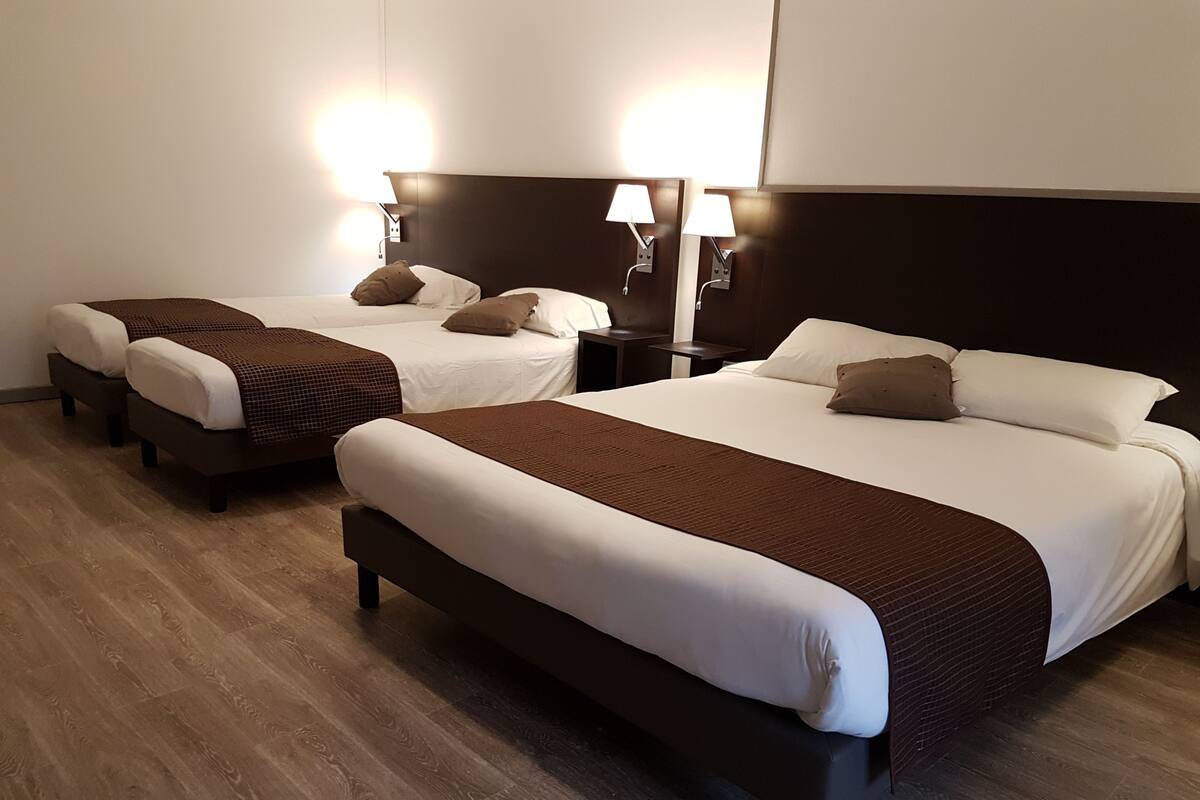 Selimut bulu angsa, bantalan ekstra lembut, dan meja kerja