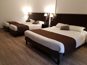 Cubrecamas, colchones con pillow-top y escritorio