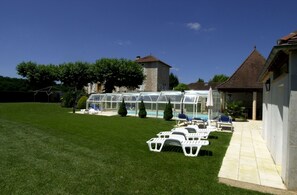 Indoor pool, seasonal outdoor pool - Hostellerie Clau del Loup (Anglars-Juillac)