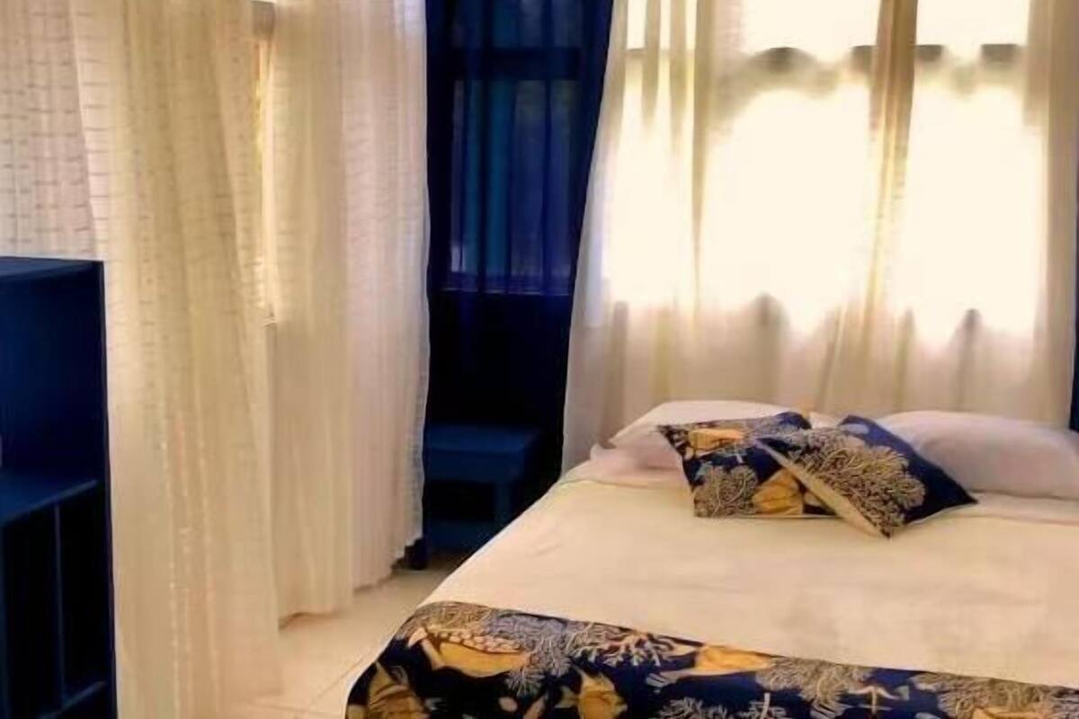 Roba de llit d'alta qualitat, cobrellits, wifi gratuïta i roba de llit 