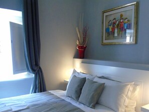 Deluxe Double Room | Minibar, in-room safe, desk, laptop workspace - Room Inn Vatican (Rome)