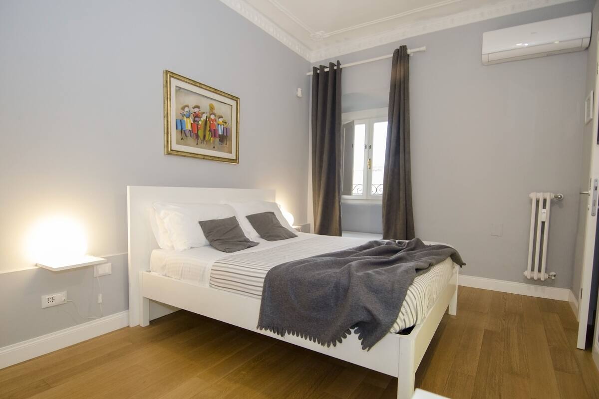 Deluxe Double Room | Minibar, in-room safe, desk, laptop workspace