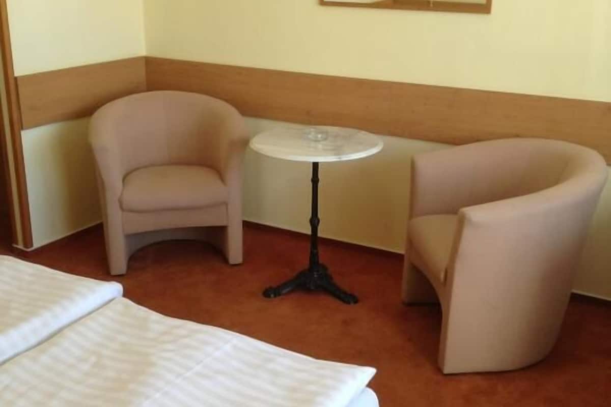 standard double or twin room | in-room safe, desk, blackout curtains, iron/ironing board