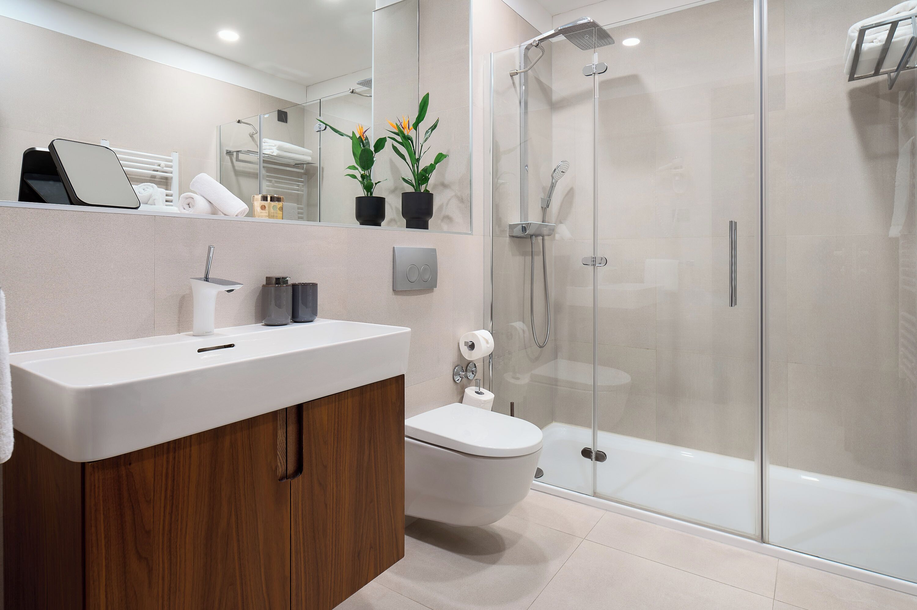 rainfall showerhead, free toiletries, hair dryer, slippers