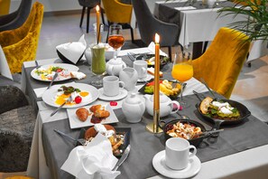 Petit déjeuner préparé à la commande compris tous les jours