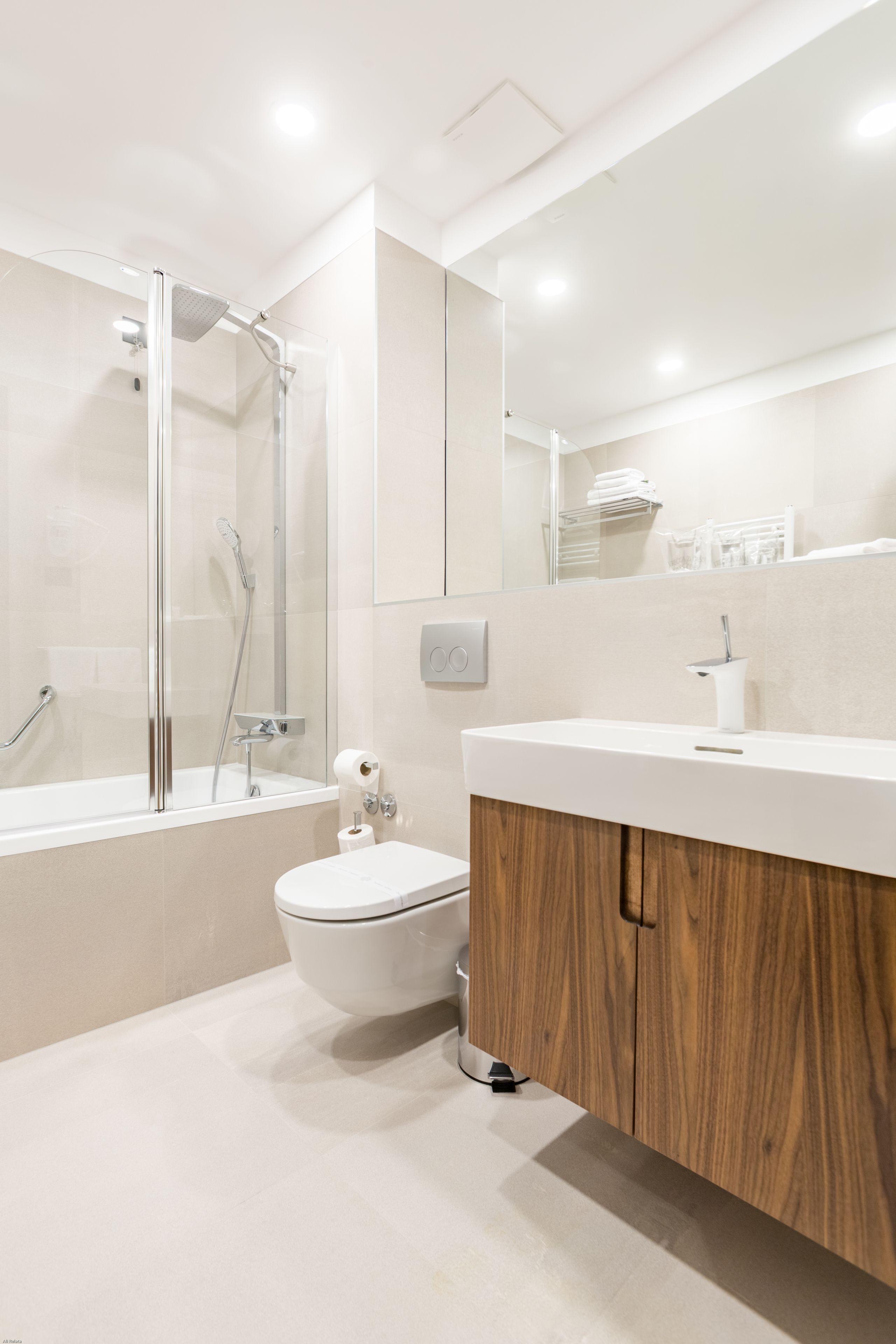 rainfall showerhead, free toiletries, hair dryer, slippers