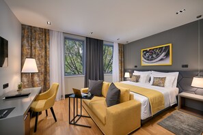 In-room safe, desk, blackout curtains, soundproofing - Sia Split Hotel (Split)