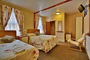 Cots/infant beds, free WiFi