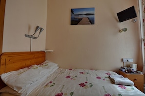 Cots/infant beds, free WiFi