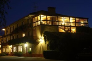 Fasade – kveld/natt