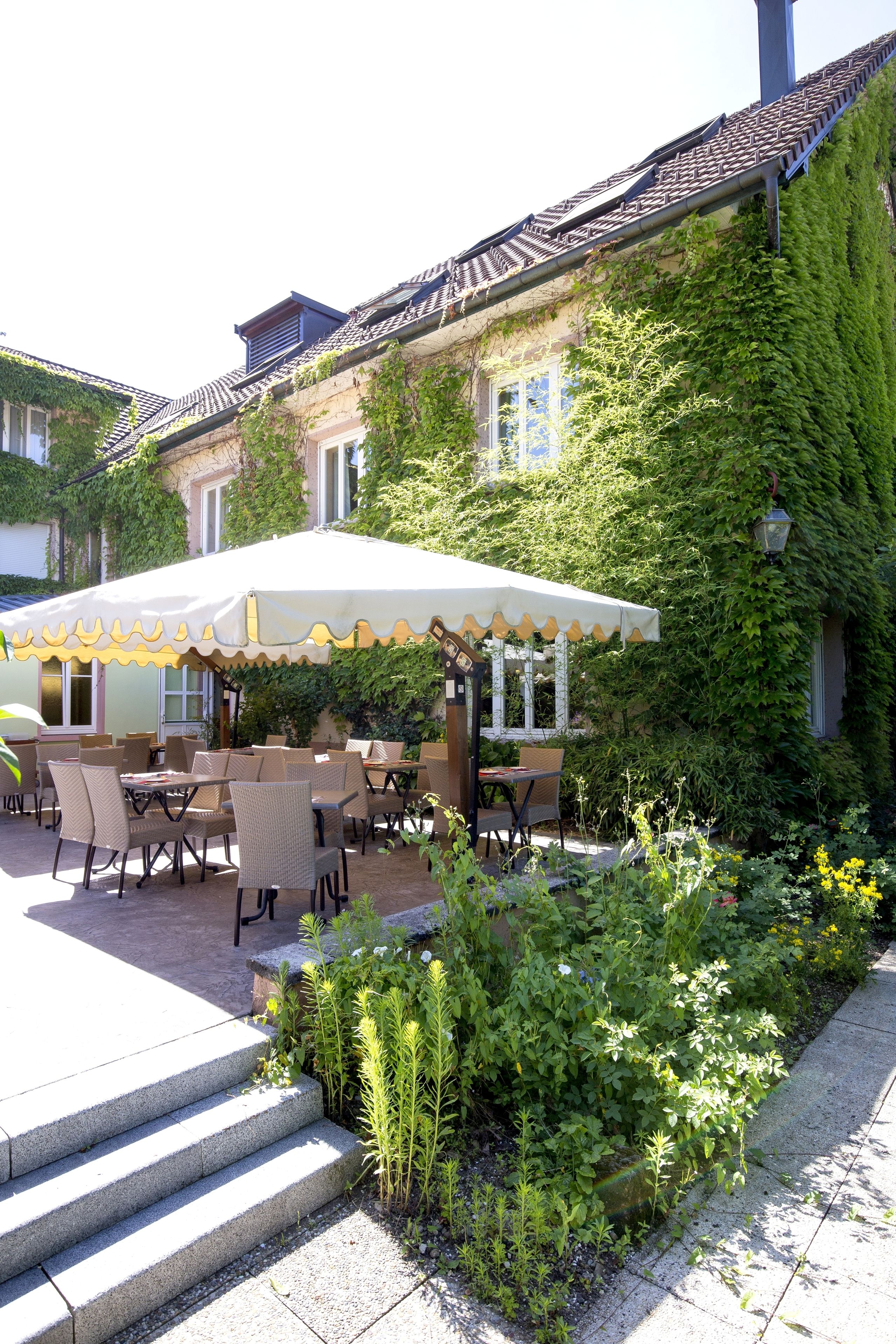 Khu ẩm thực ngoài trời