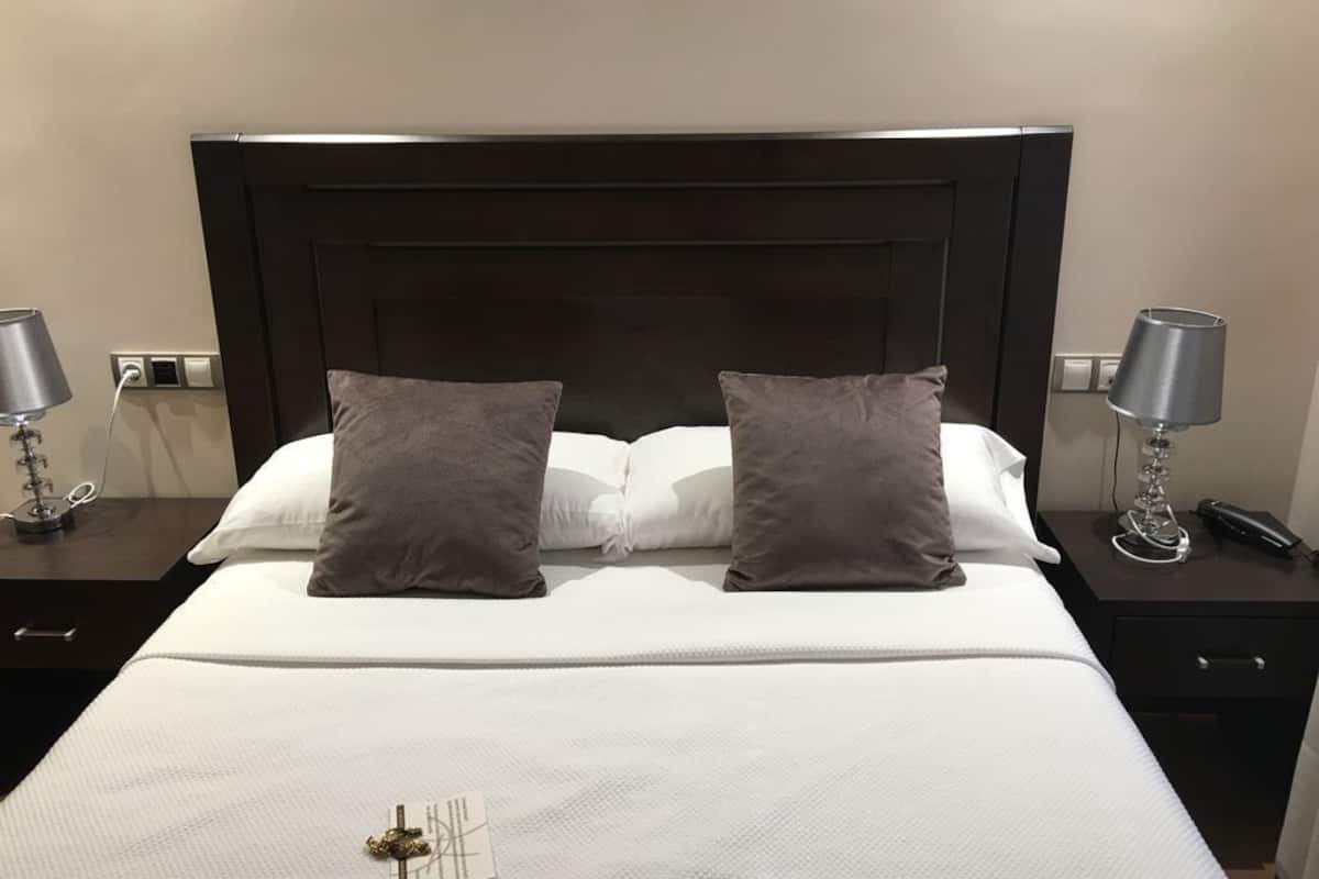 minibar, in-room safe, desk, iron/ironing board