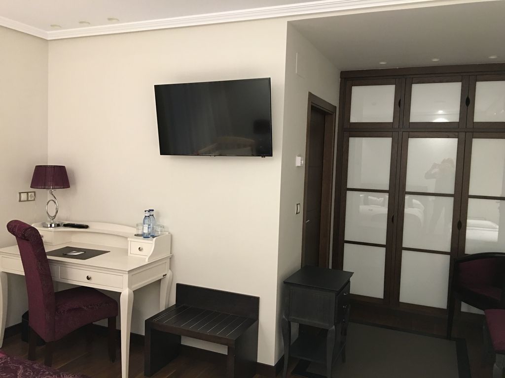 superior double room, 1 queen bed | room amenity