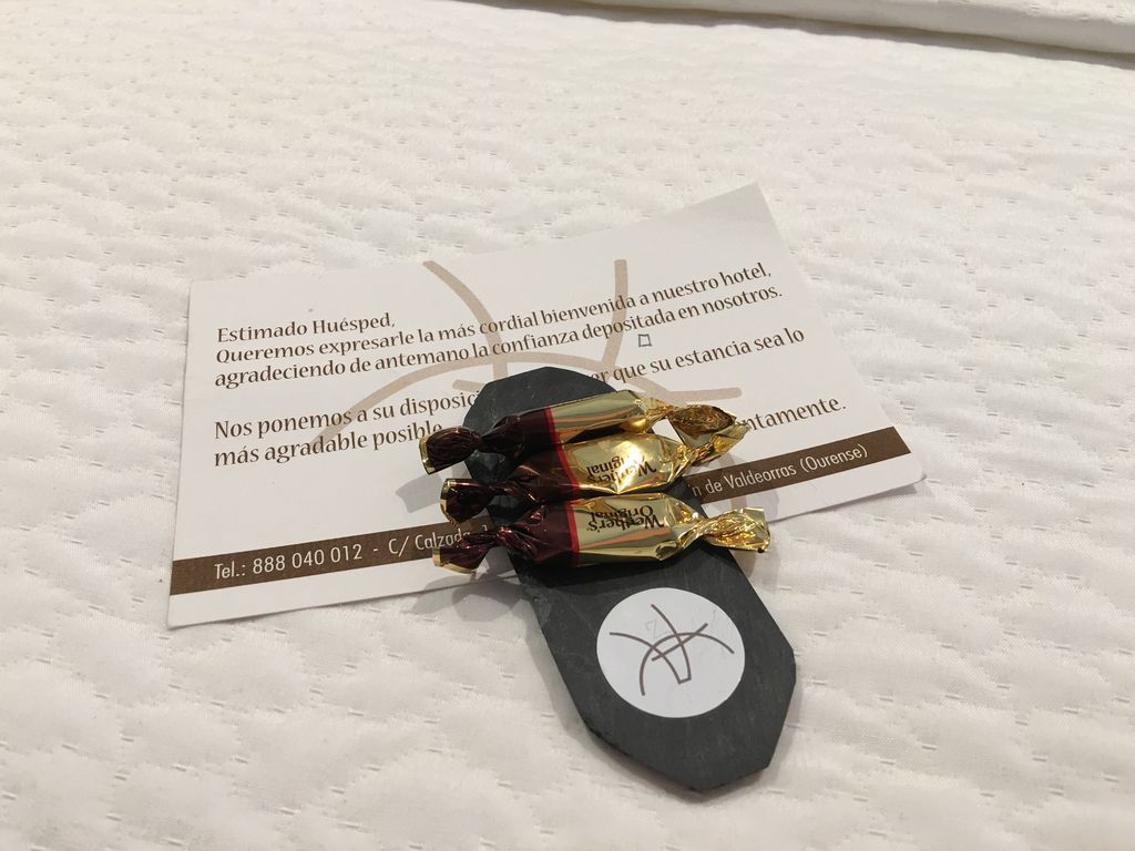 superior double room, 1 queen bed | minibar, in-room safe, desk, iron/ironing board