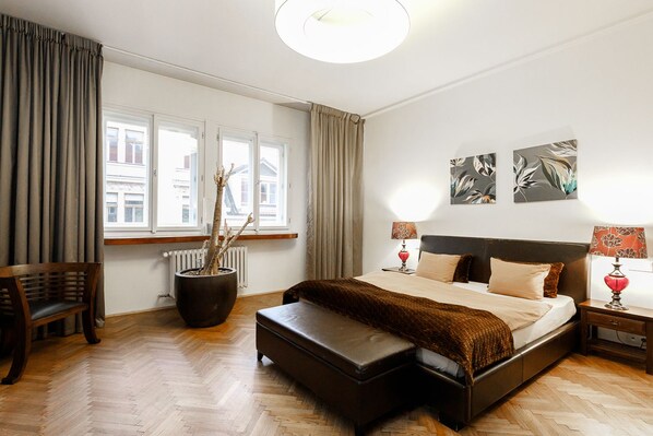 デラックス アパートメント 2 ベッドルーム | 2 室のベッドルーム、デスク、アイロン / アイロン台、ベッドシーツ