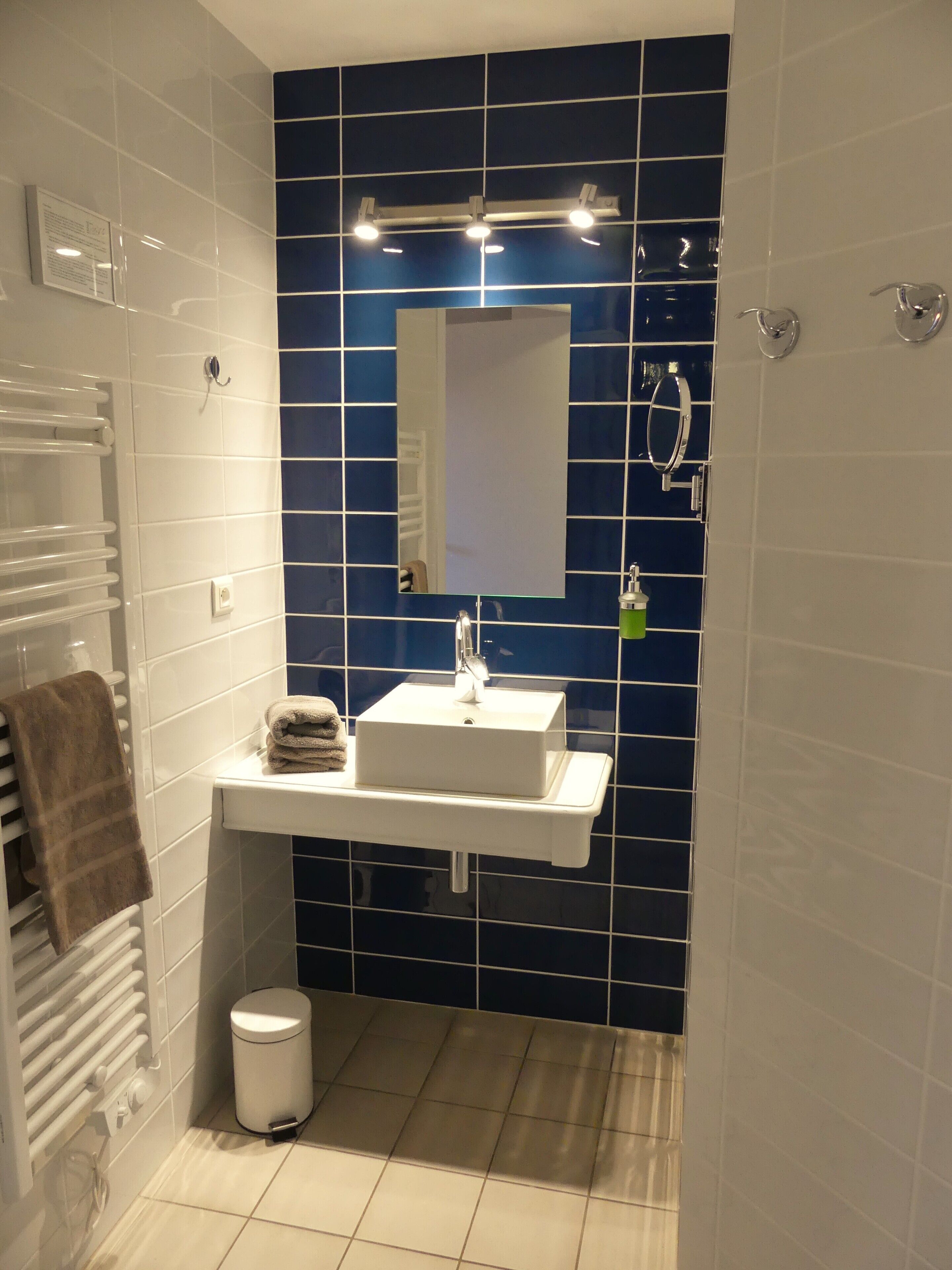 economy room, 1 double bed | bathroom | shower, free toiletries, towels