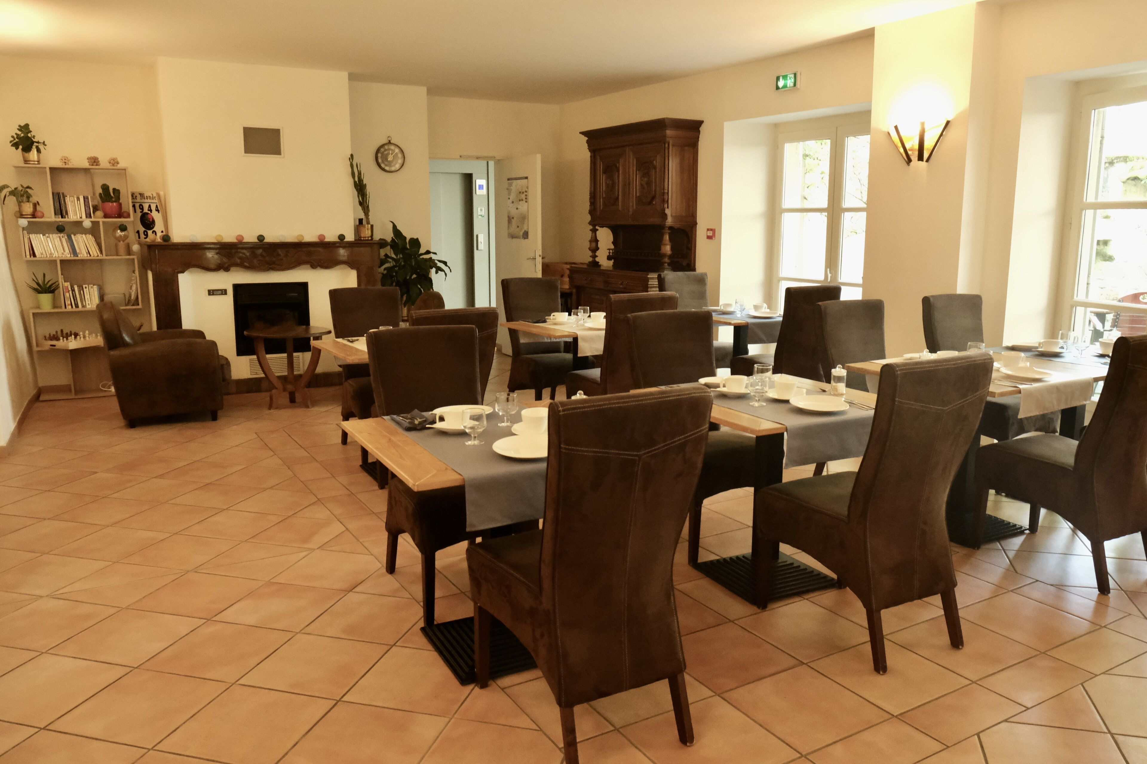 Tägliches Frühstücksbuffet (13 EUR pro Person)