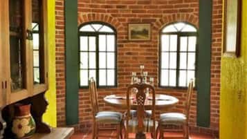 Family Villa, 2 Bedrooms | In-room dining