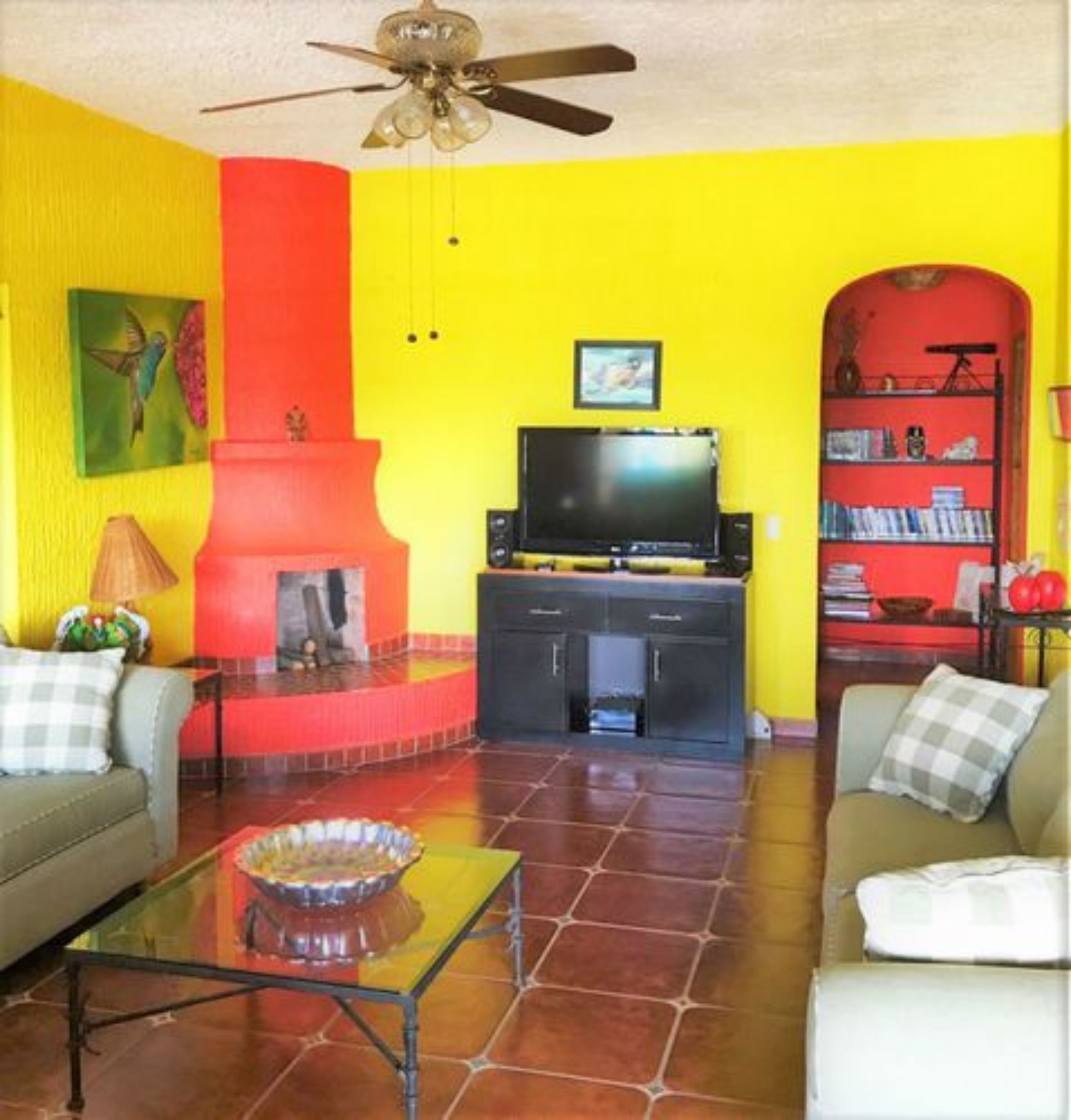 Family Villa, 2 Bedrooms | Living area | 32-inch flat-screen TV with digital channels, TV, Netflix